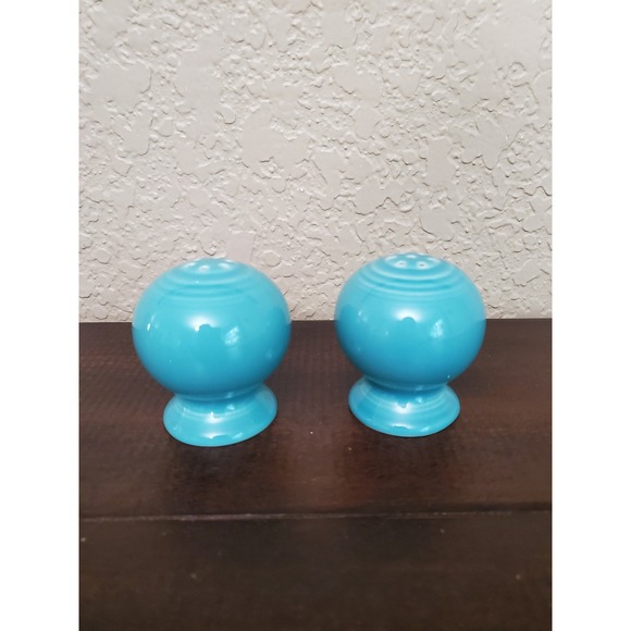Fiesta Turquoise Salt Pepper Shakers Ceramic Round Ball Footed Excellent - Picture 3 of 4